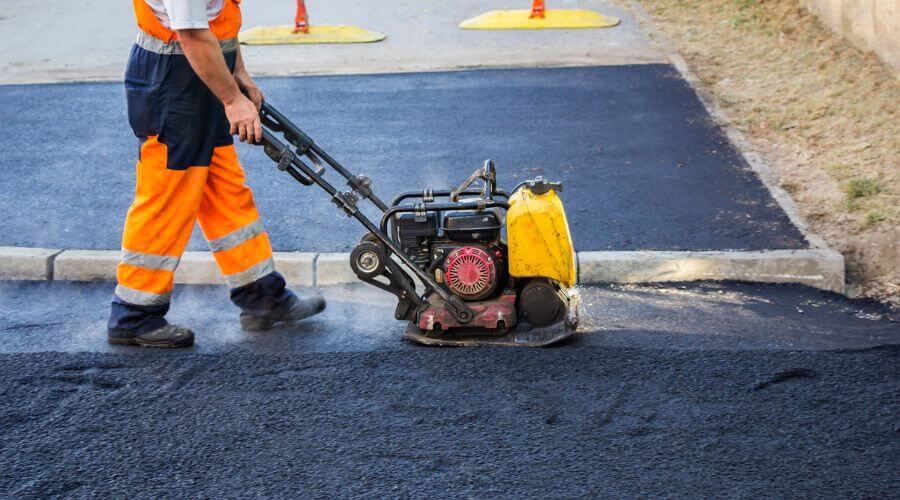 Professional gutter cleaning in Readlyn, IA